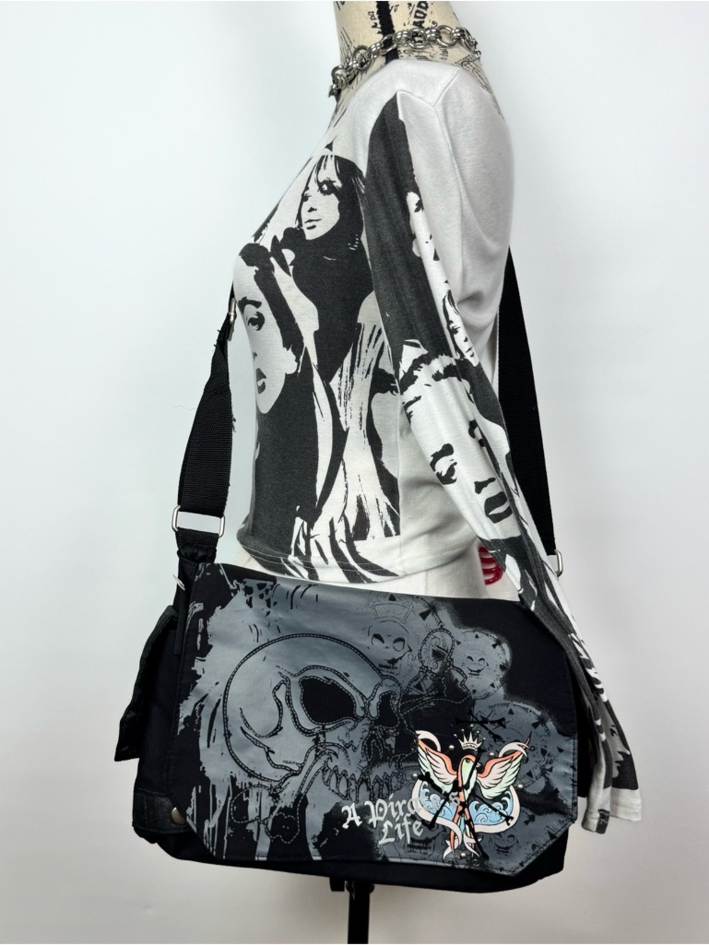 Black skull  Graphic Messenger Bag